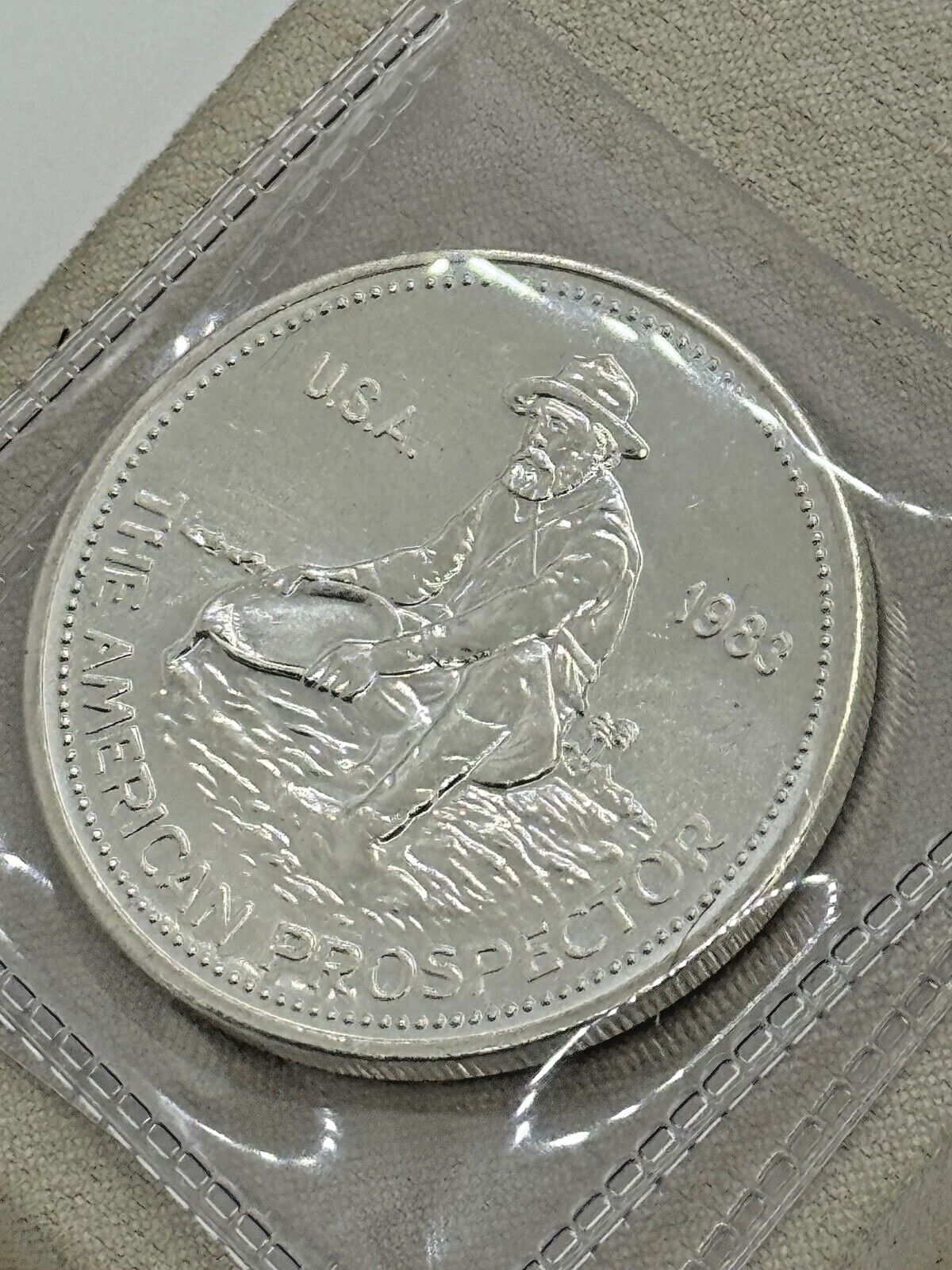 1983 KEY DATE 1oz ENGELHARD AMERICAN PROSPECTOR SILVER ROUND. Big E